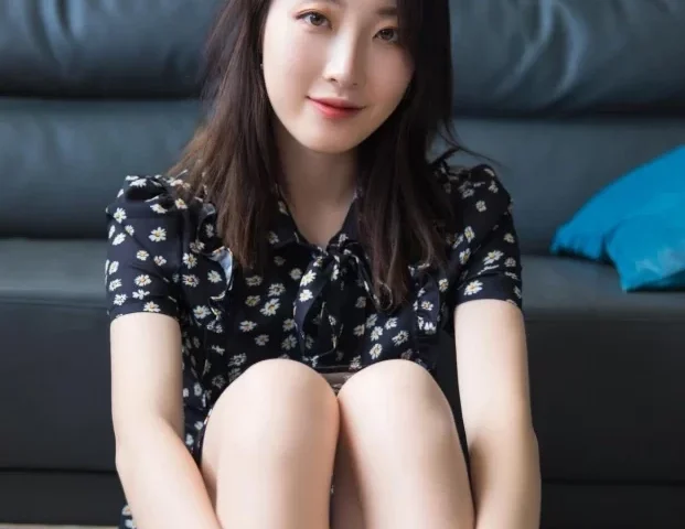 [绅士摄影] 008 亚茹[44P-176.3M]